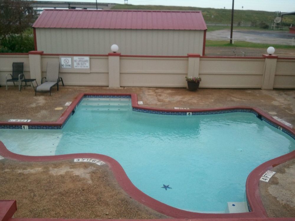 Royal Inn Pearsall Exterior photo